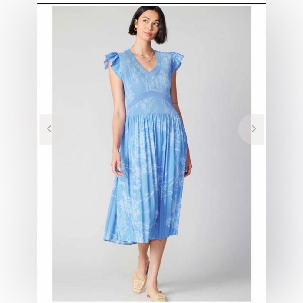 Current Air AUBREY MIDI DRESS WITH PLEATED DETAIL - LIGHT BLUE - Picture 2 of 8